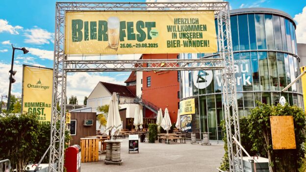 Eingang zum Ottakringer Bierfest in der Ottakringer Brauerei am Ottakringerplatz 1, 1160 Wien.